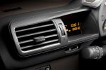Toyota iQ 2008 года